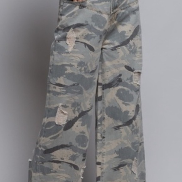 POL Camo leopard cuff pants. Size 28 - Picture 3 of 5
